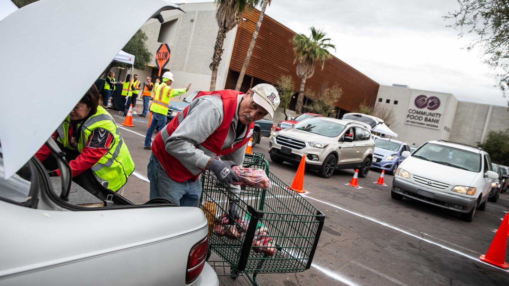 El banco de alimentos de ճܳó mueve de lugar la entrega de comida